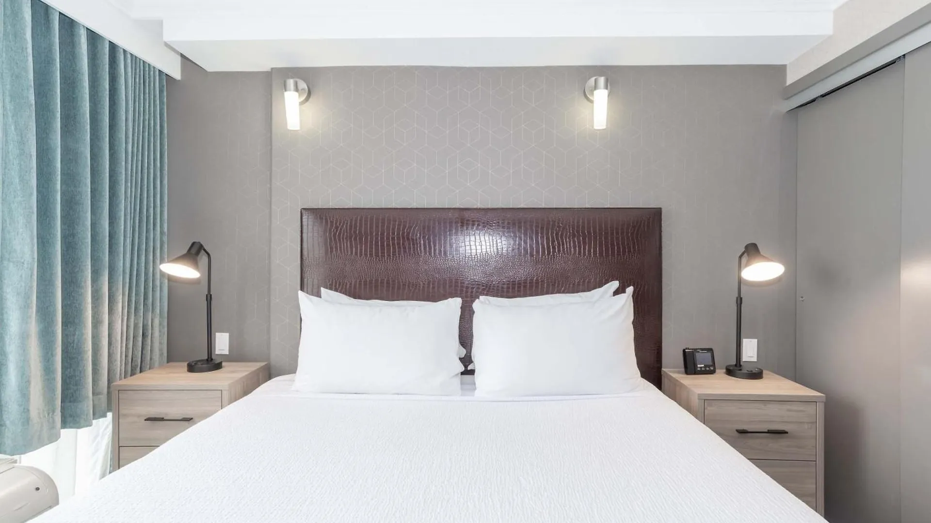 Sandman Signature Toronto Airport Hotel