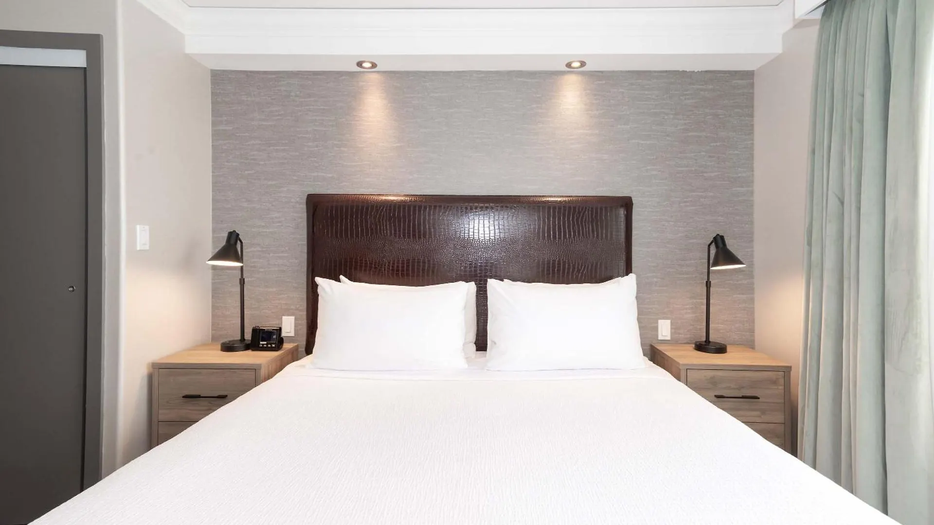 Sandman Signature Toronto Airport Hotel