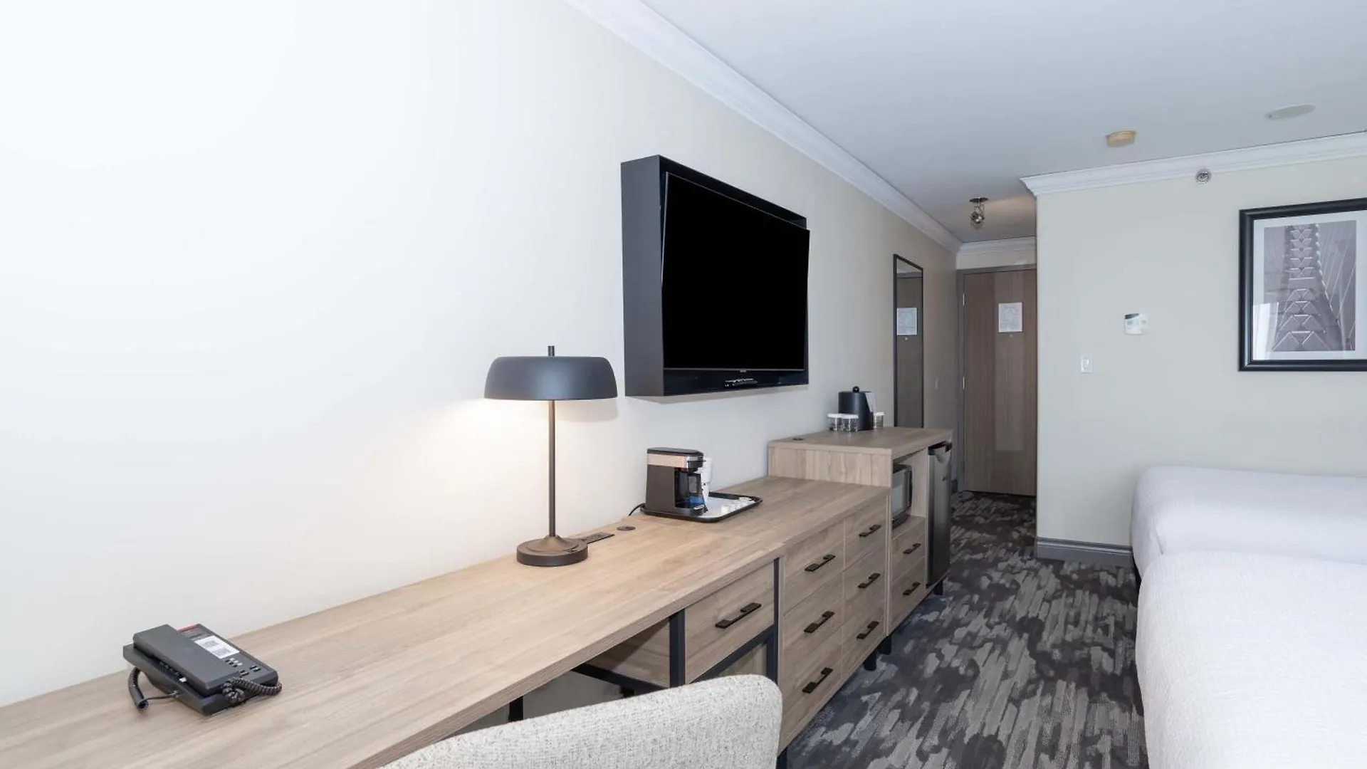 Sandman Signature Toronto Airport Hotel