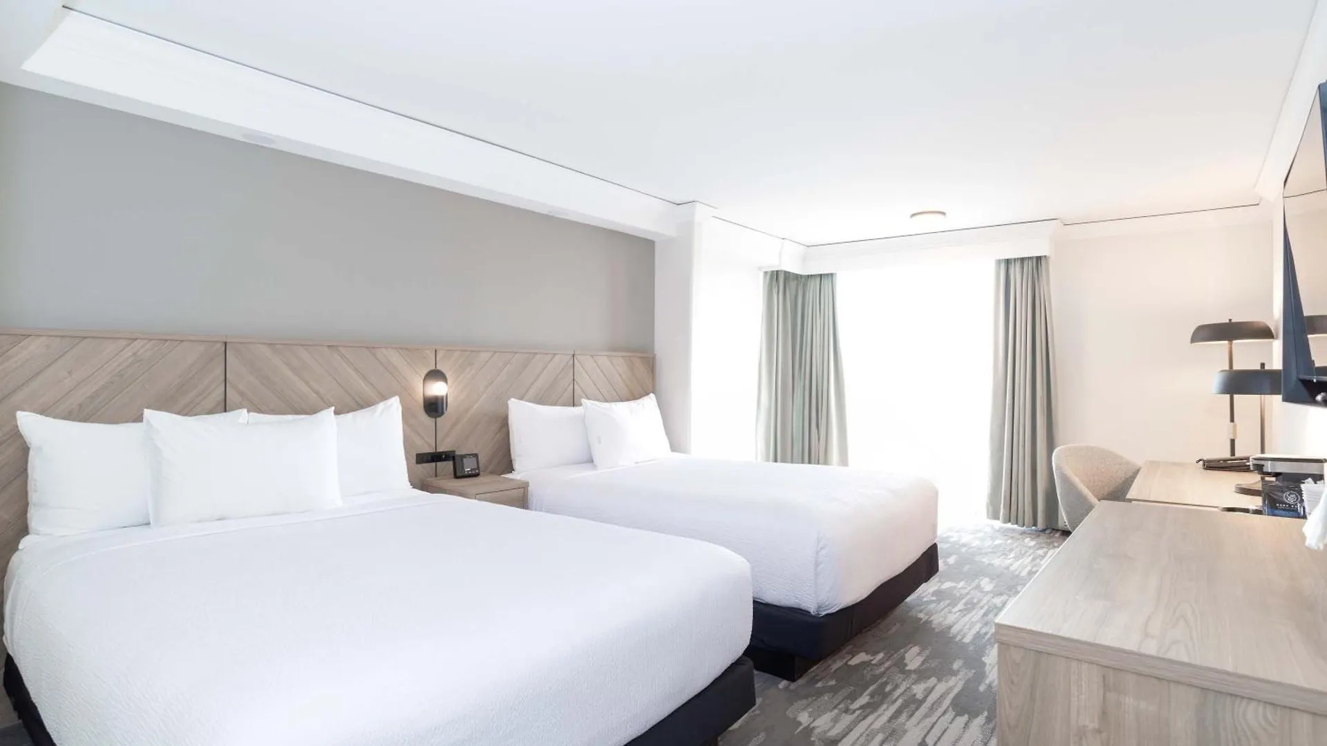 Sandman Signature Toronto Airport Hotel