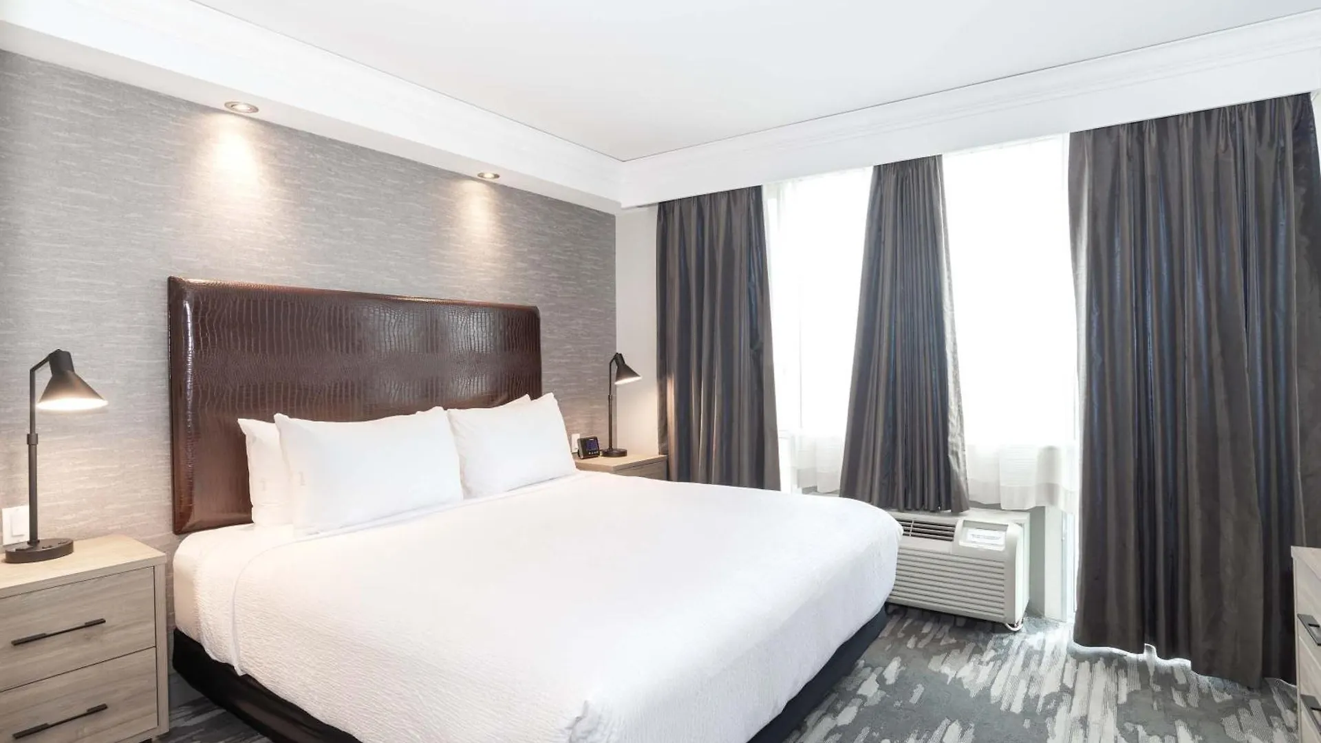 Sandman Signature Toronto Airport Hotel