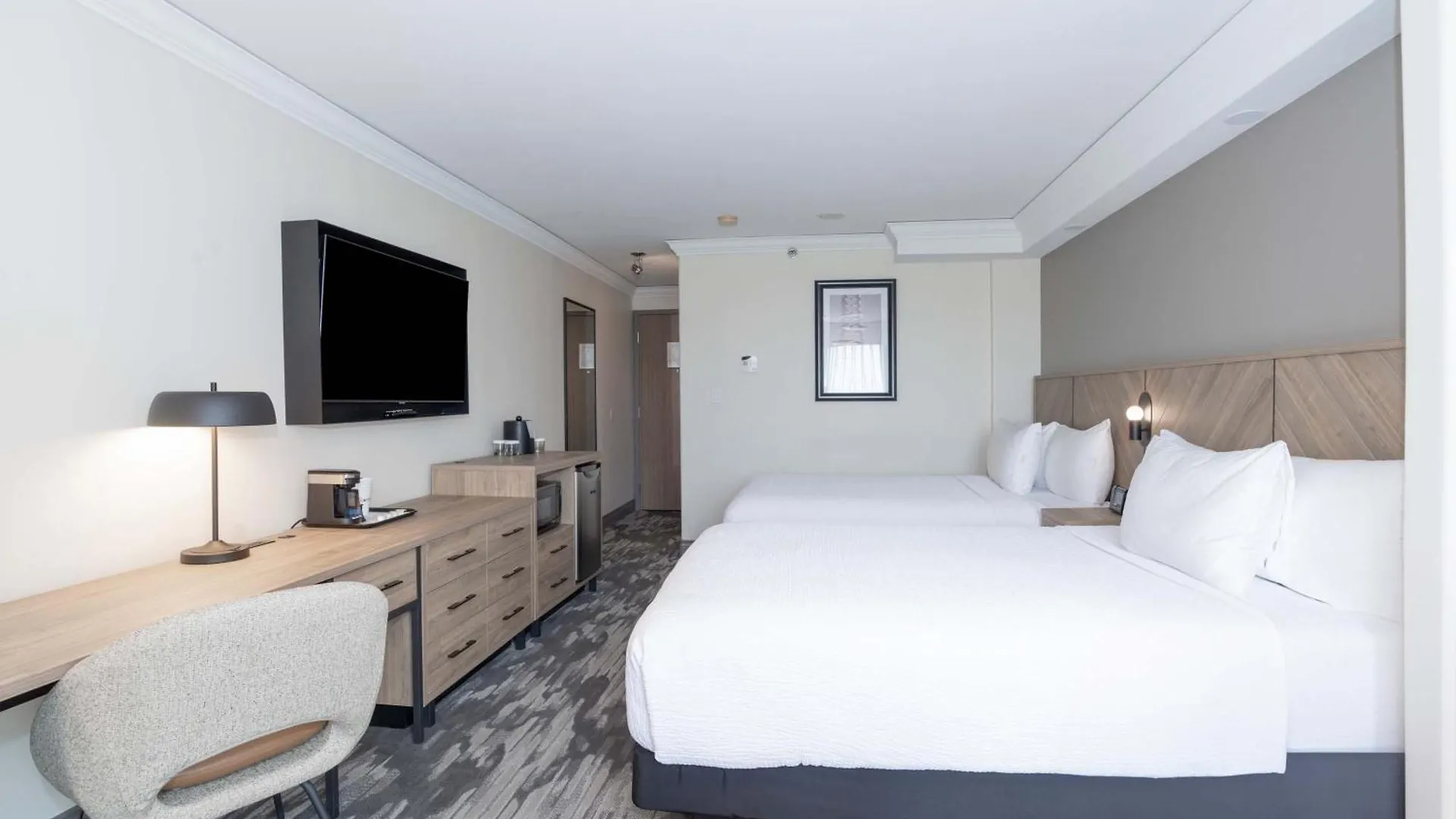 Sandman Signature Toronto Airport Hotel
