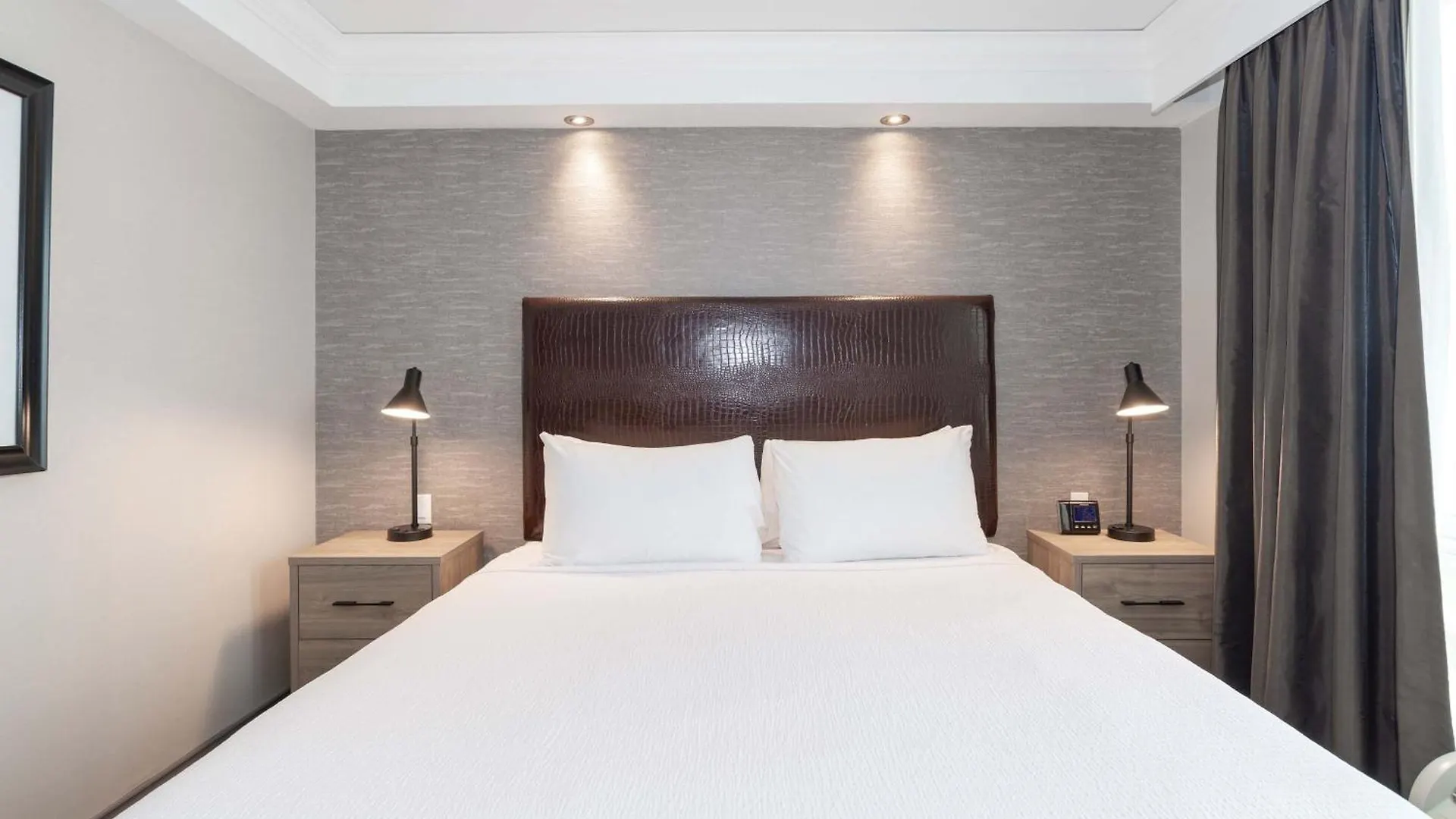 Sandman Signature Toronto Airport Hotel