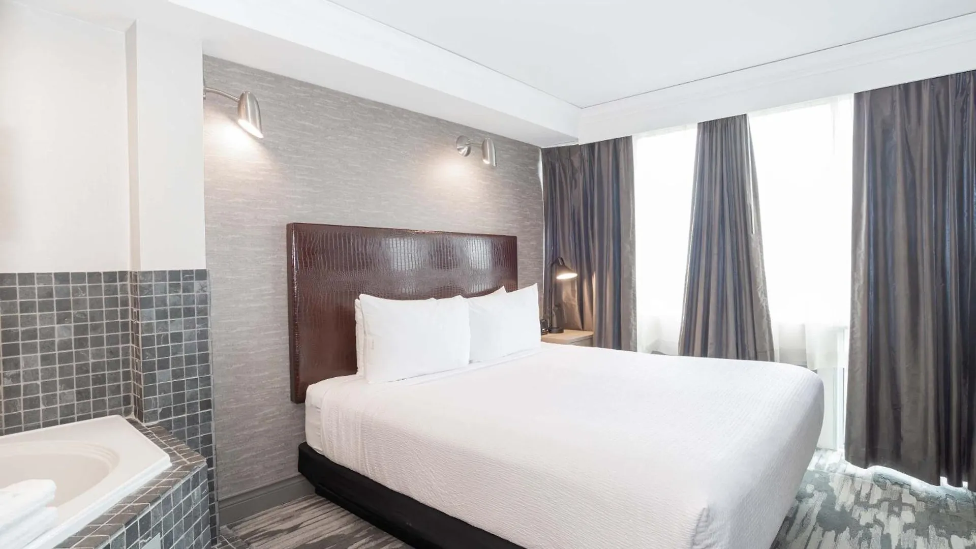 Sandman Signature Toronto Airport Hotel