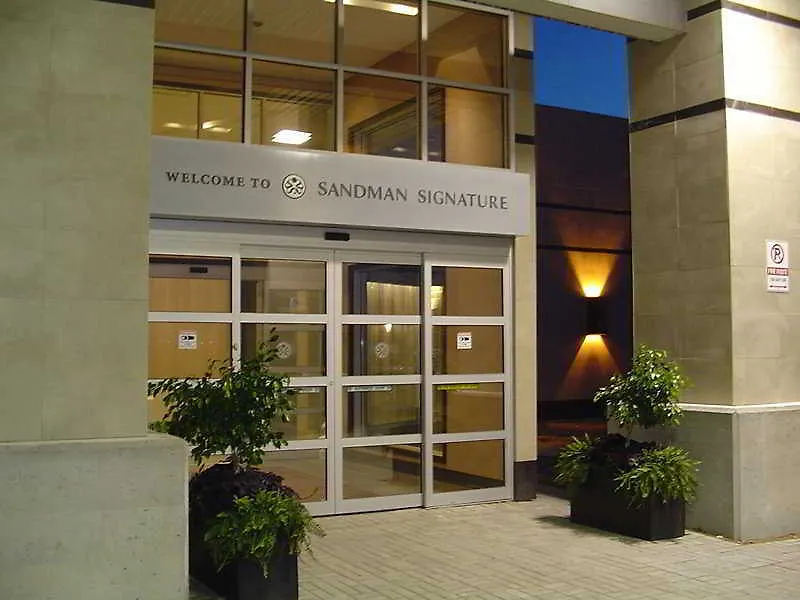 Sandman Signature Toronto Airport Hotel