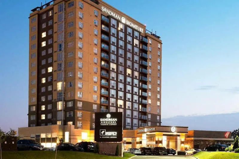 Sandman Signature Toronto Airport Hotel 4*,